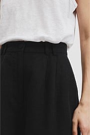 Organically Grown Linen Tuck Front Short