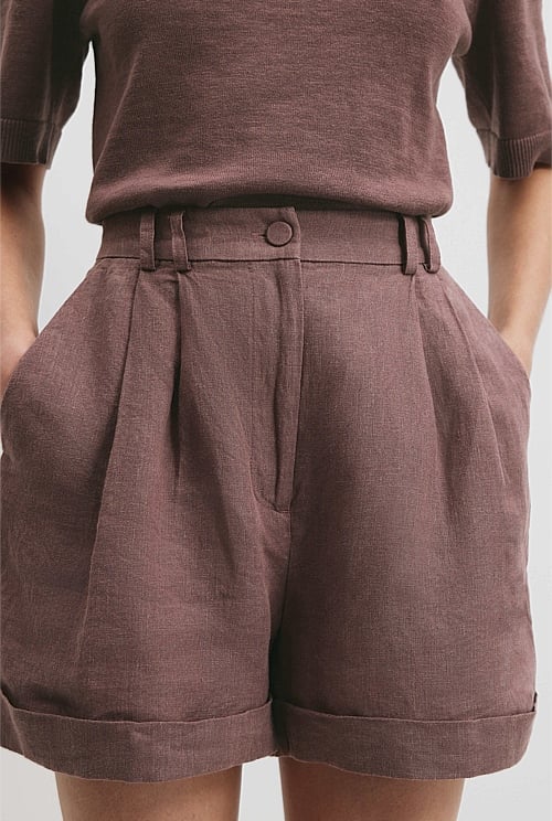 Organically Grown Linen Tuck Front Short