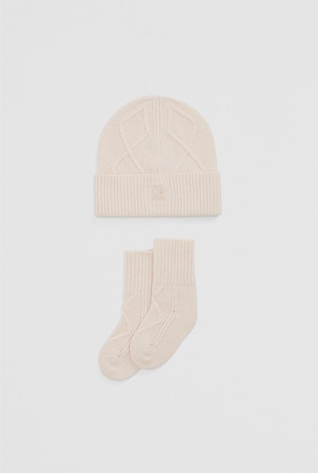 Cable Knit Gift Set