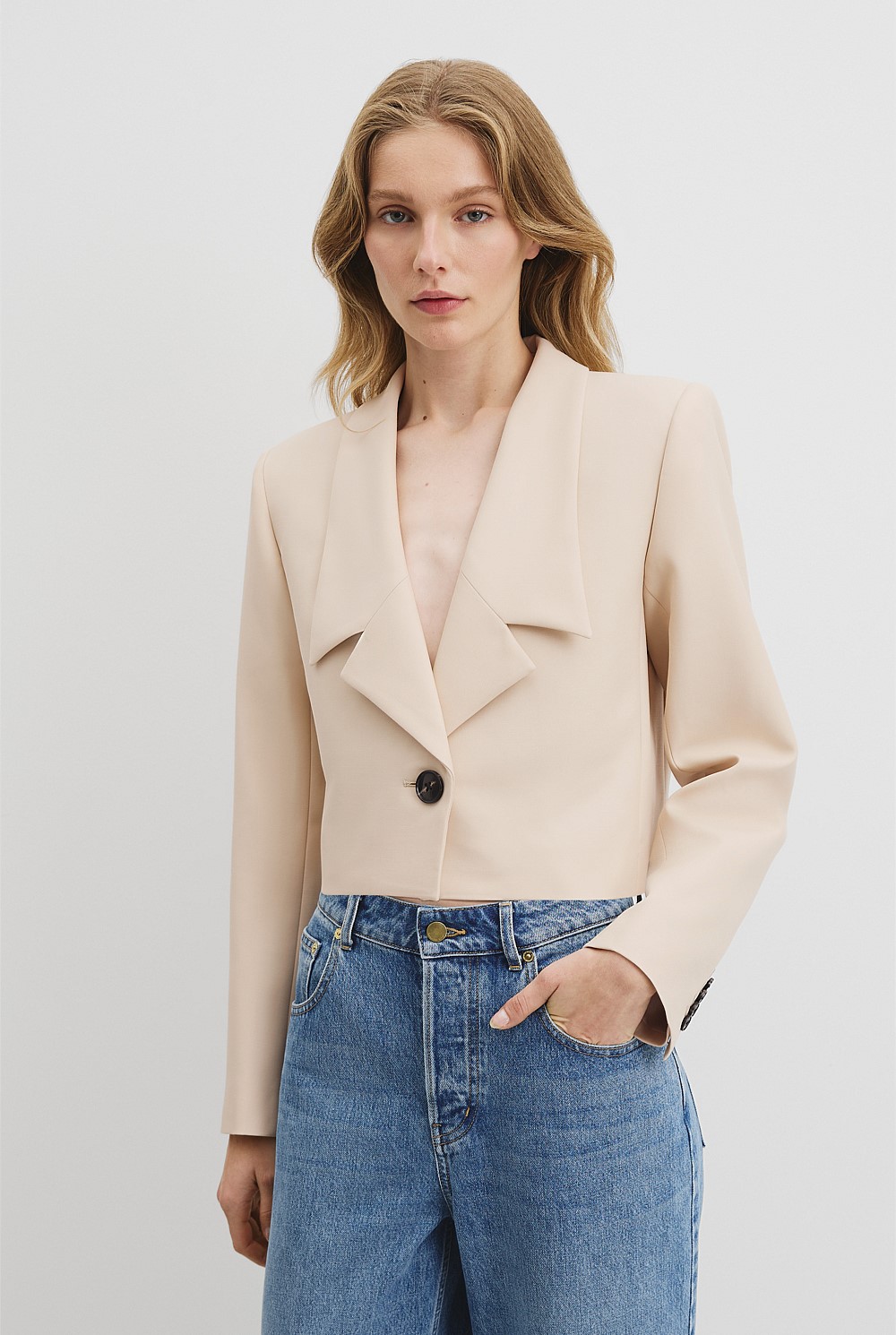 Cropped Lapel Blazer