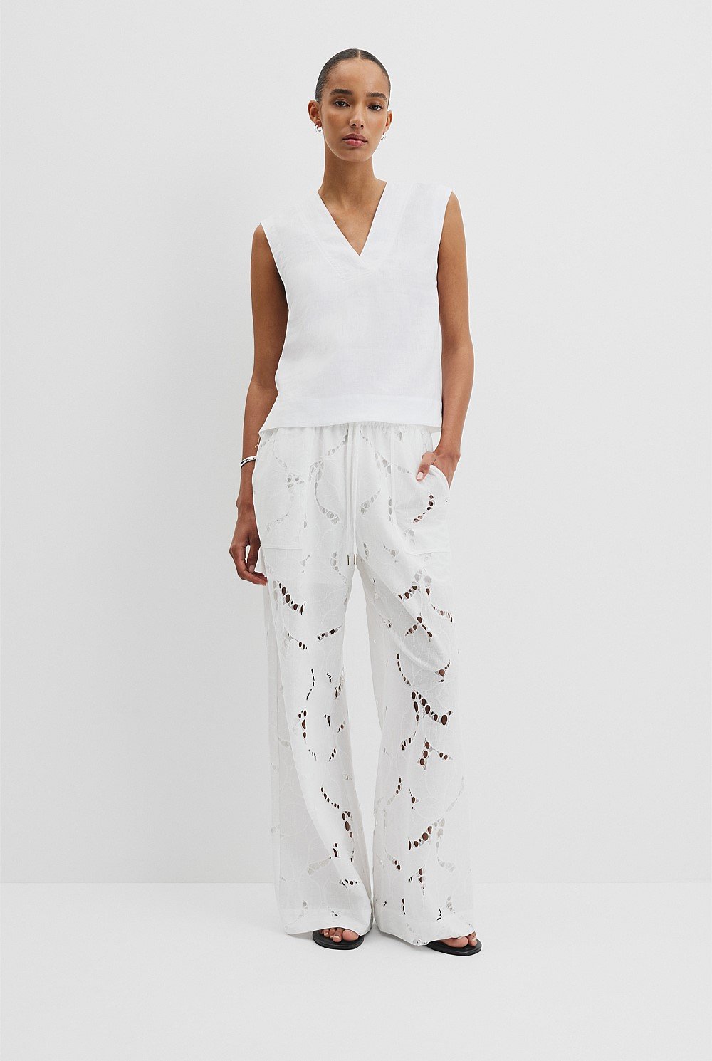 Organically Grown Linen Sleeveless V-Neck Linen Tank