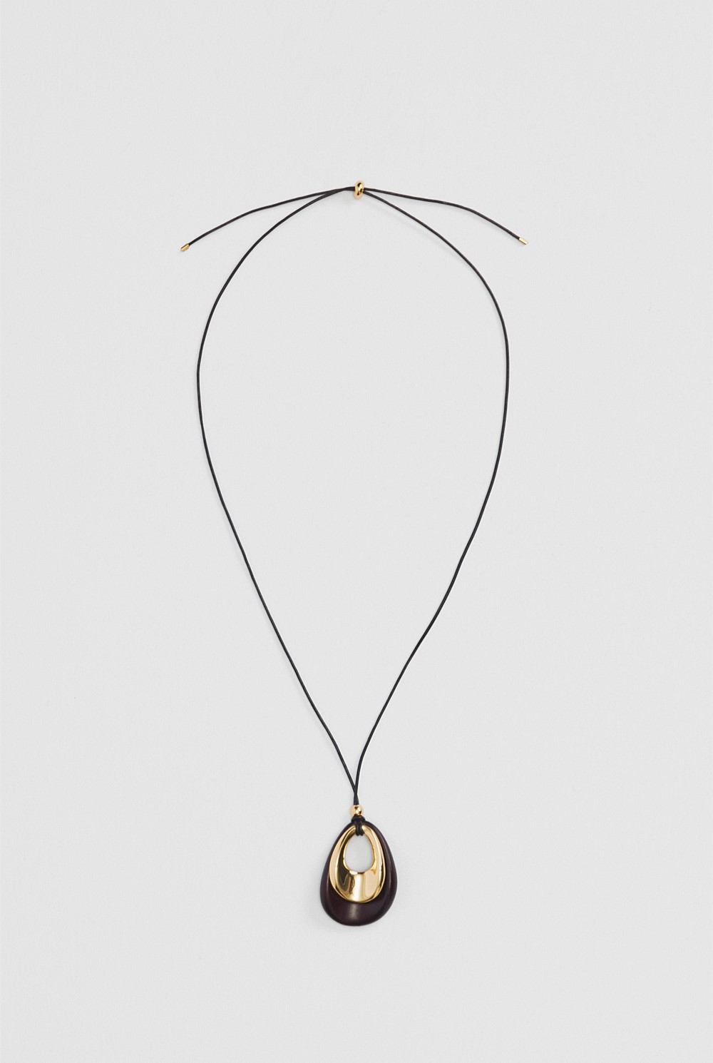 Pia Pendant Necklace
