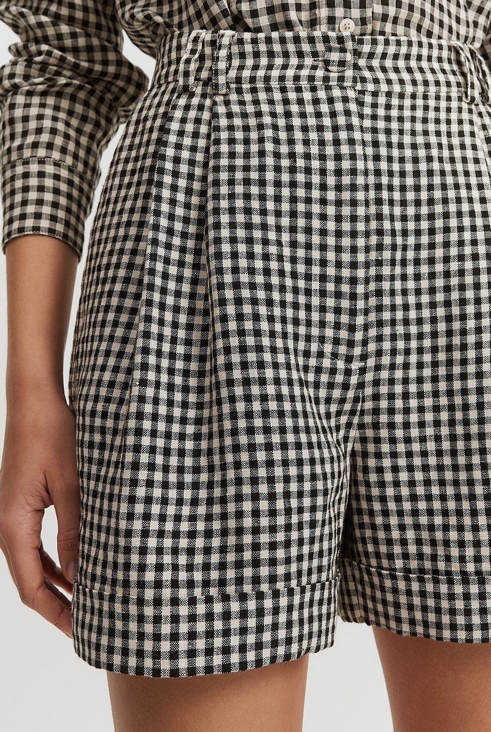 Organically Grown Linen Check Tuck Front Short