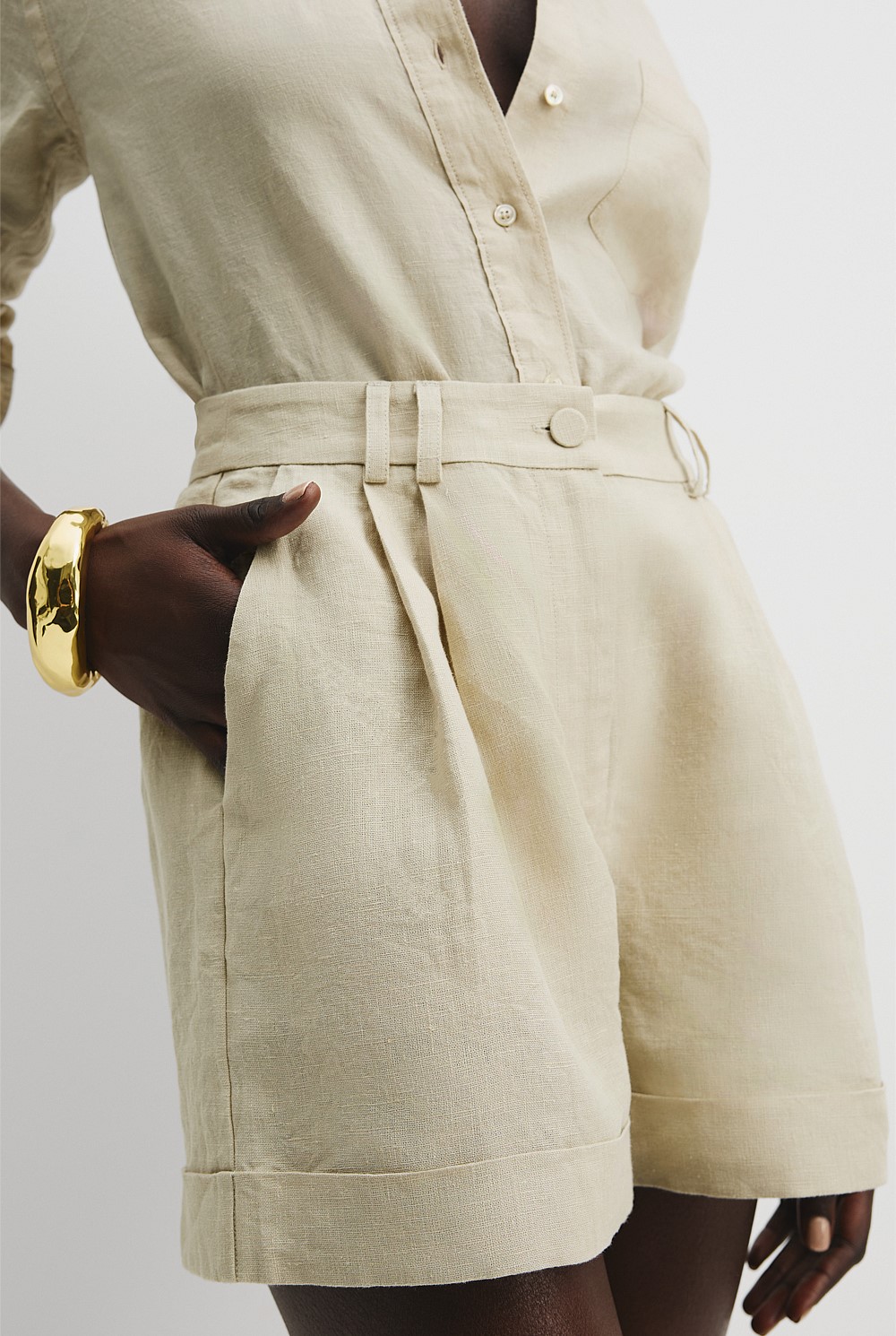 Organically Grown Linen Tuck Front Short