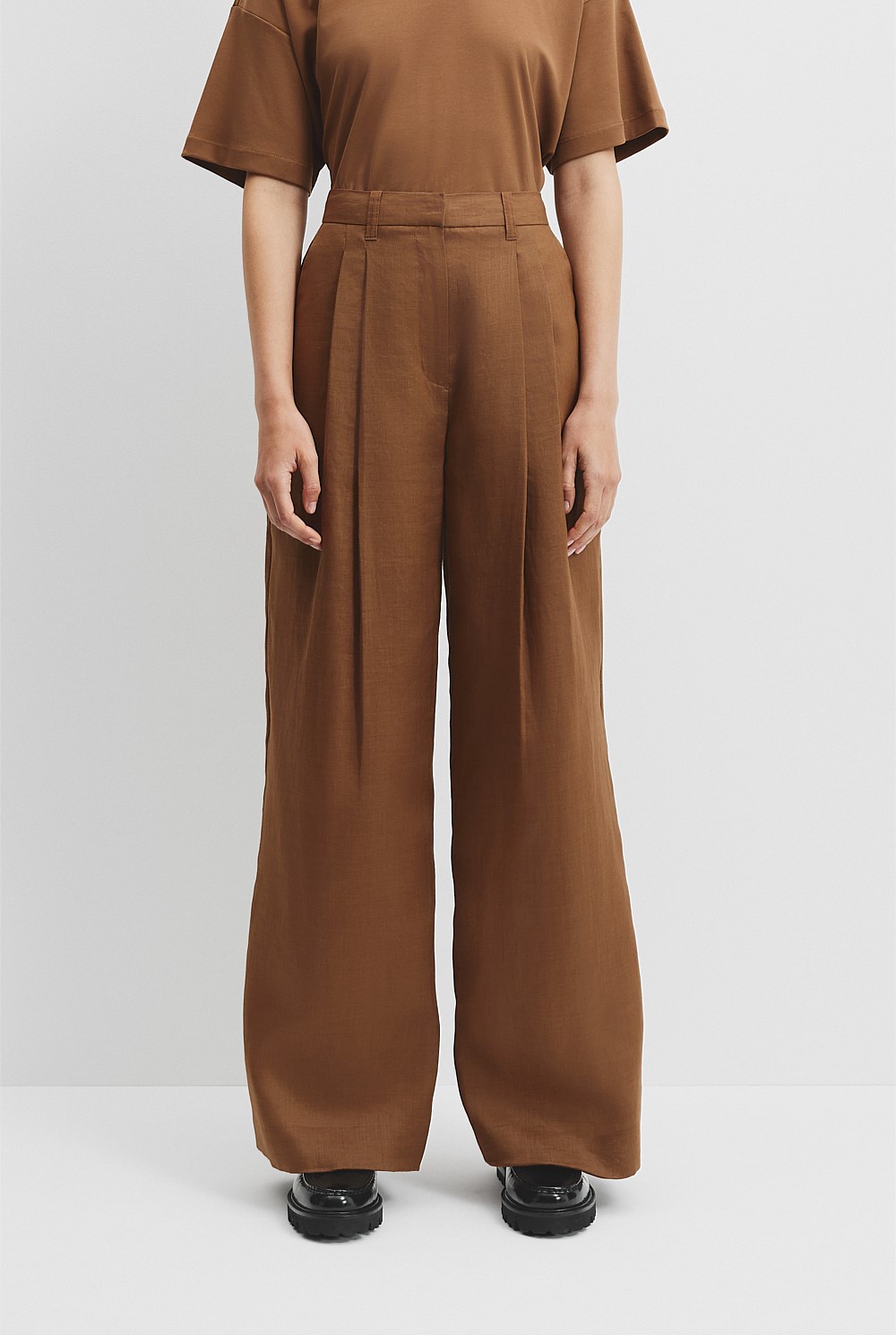 Fluid Pleat Pant