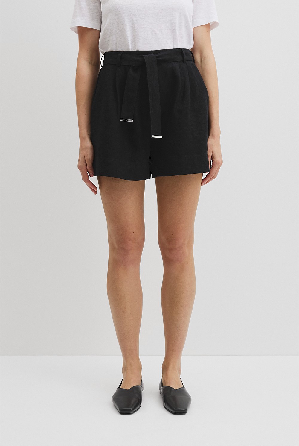 Organically Grown Linen Tuck Front Short