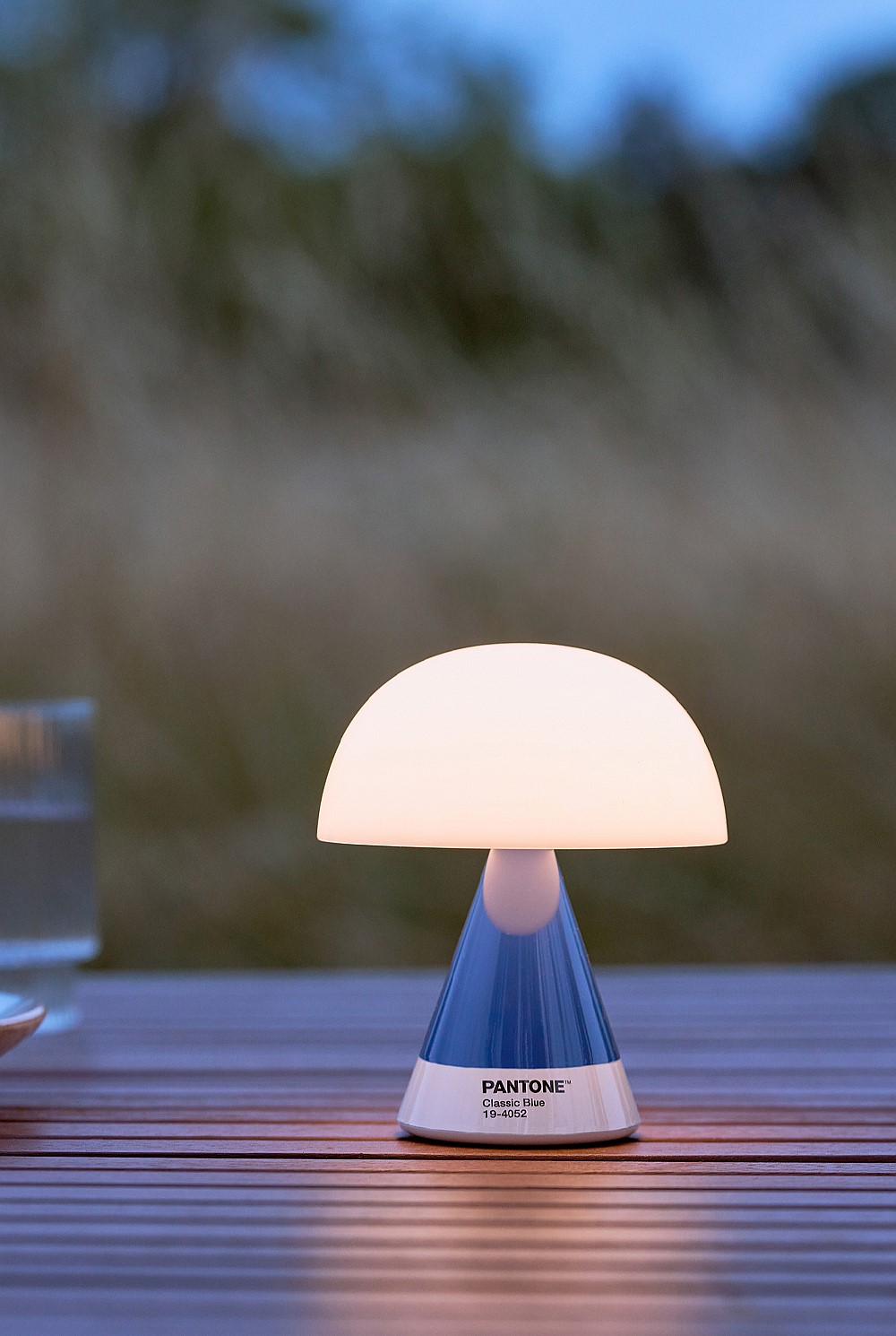 Mina M Medium Portable Led Lamp Pantone - Classic Blue