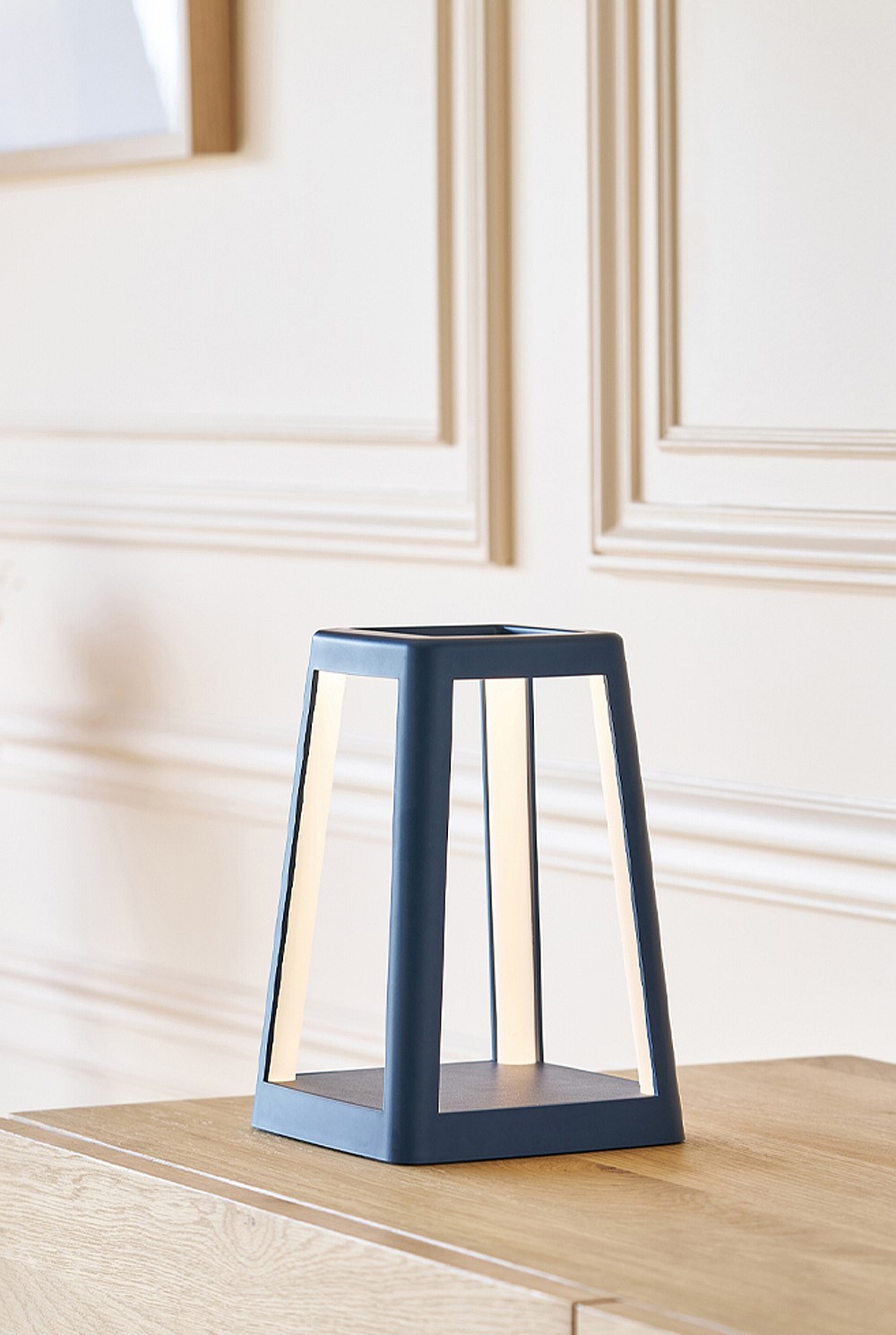 Lantern Portable Lamp With Built-in Wireless Charger - Blue