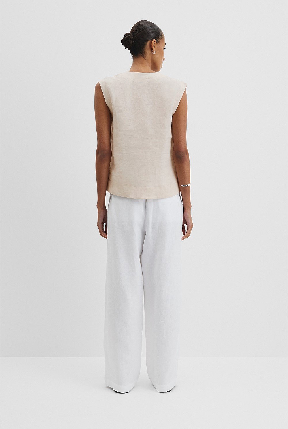 Organically Grown Linen Sleeveless V-Neck Linen Tank