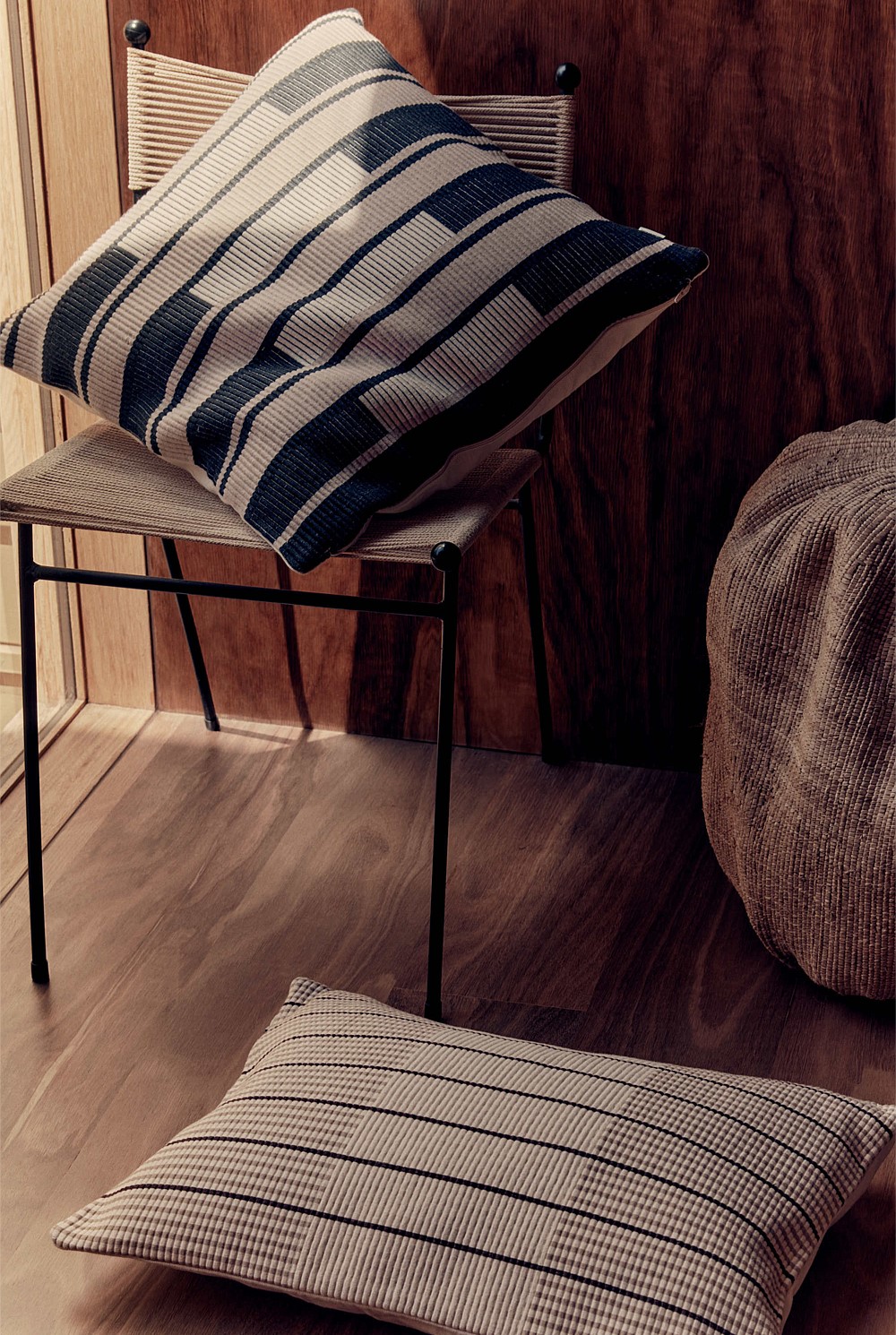 Ezra 40x60 Cushion