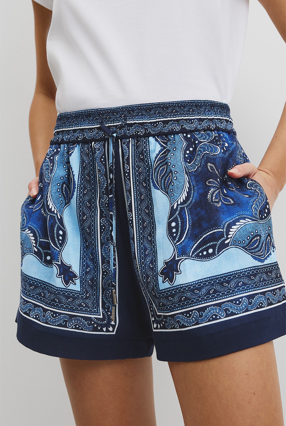 Scarf Print Short